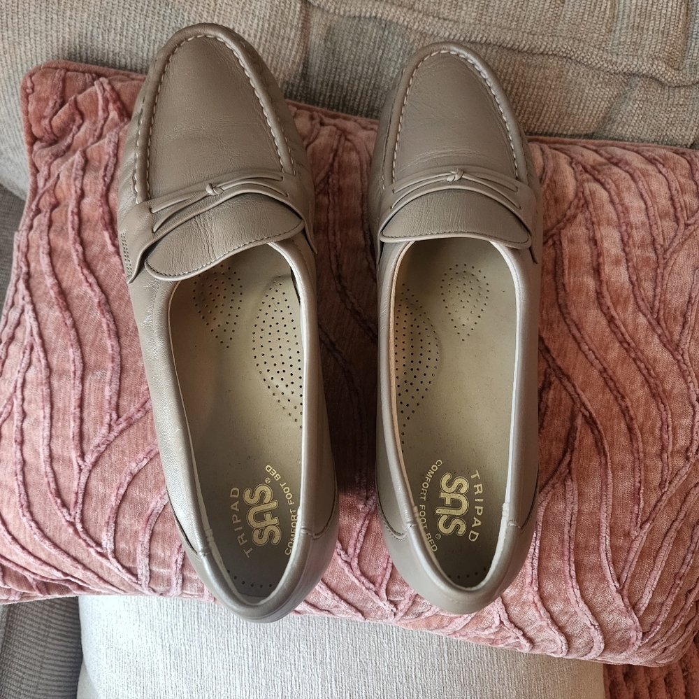 SAS Women's Tan Loafers